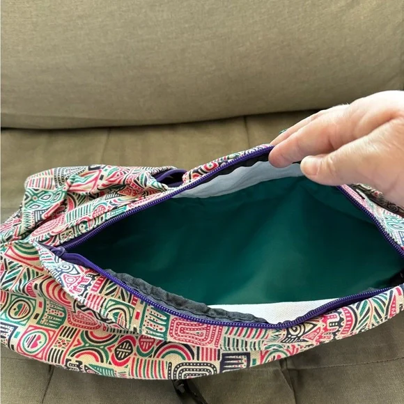 Kavu Multicolor Geometric Sling Bag - Picture 5 of 5